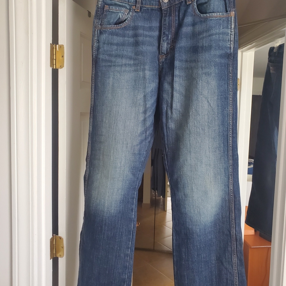 Men's Wrangler Retro Bootcut Leg Jeans in Medium Blue Wash